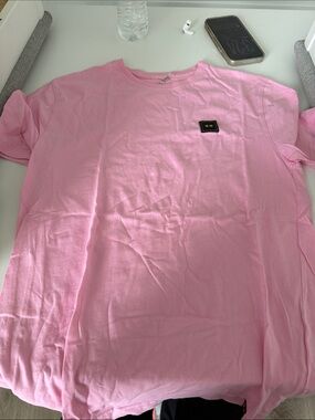Relaxed Pink Short-Sleeve Crewneck Tee with Chest Patch